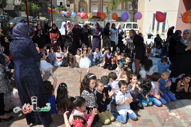 كفرقاسم – فيديو: بساتين الامل, السلام , والمحبة تحتفل بعيد الام على انغام عمو انس وجوقته ..